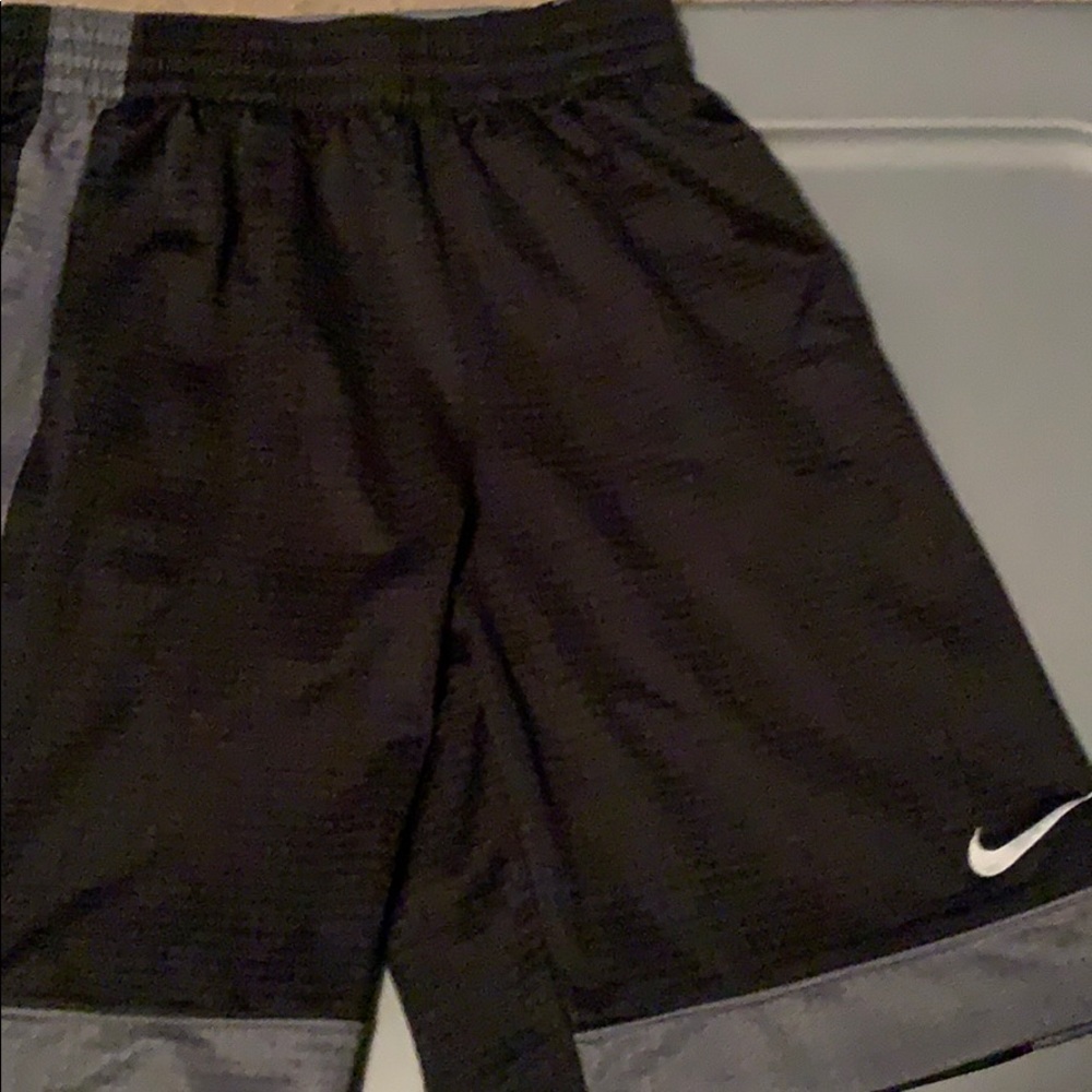 Boys Nike shorts XL